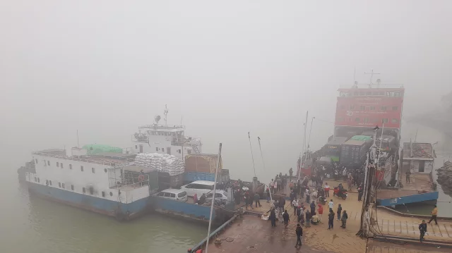 Ferry services on Daulatdia-Paturia, Aricha-Kazirhat routes resume after  6hrs