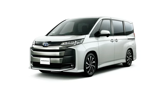 Latest generation Noah transforms into a 'luxury' MPV