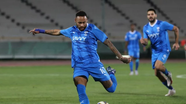 ⚽️ Neymar cobrando falta pré jogo do Al Hilal #neymar #alhilal #gol