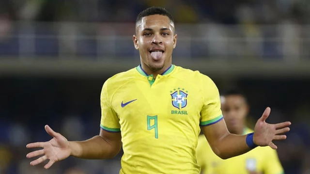 Brazilian forward Vitor Roque set to join Barcelona in January