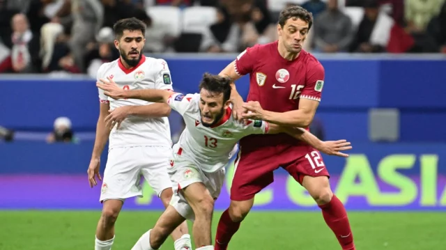 Qatar into last 16 but China made to sweat