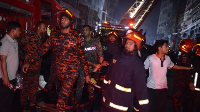 The image shows rescue works of fire service after a fire that breaks out in Bailey Road on Thursday, February 29, 2024. Photo: Mahmud Hossain Opu/ Dhaka Tribune