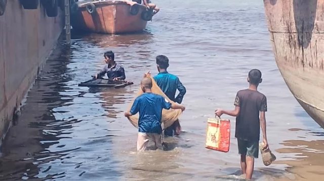 Karnaphuli turns red from sugar factory fire waste, leading to