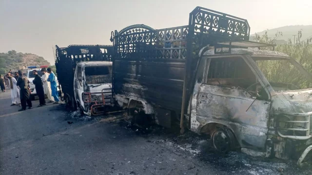 Gunmen kill 22 on Pakistan highway