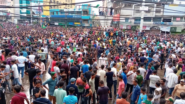 People from all walks of life, including thousands of students, participate in a joyous procession in Khulna on Monday, August 5, 2024. Photo: Dhaka Tribune