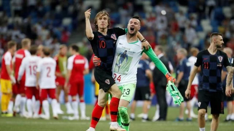 World Cup 2018: Harry Kane wins Golden Boot and Luka Modric the Golden Ball  - BBC Sport