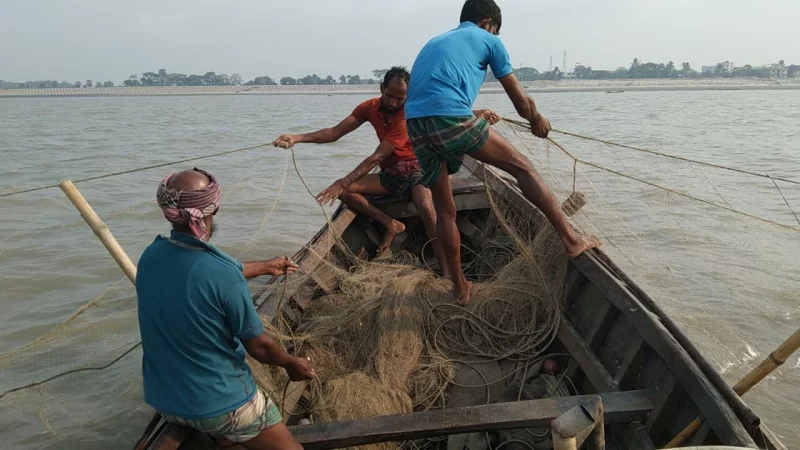 A day with fishermen at Bay of Bengal