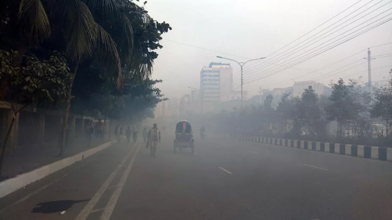 https://ecdn.dhakatribune.net/contents/cache/images/800x450x1/uploads/media/2024/12/12/Dhaka-fog-winter-be379d3f08480d71fb902ddd67574999.jpg?jadewits_media_id=35452