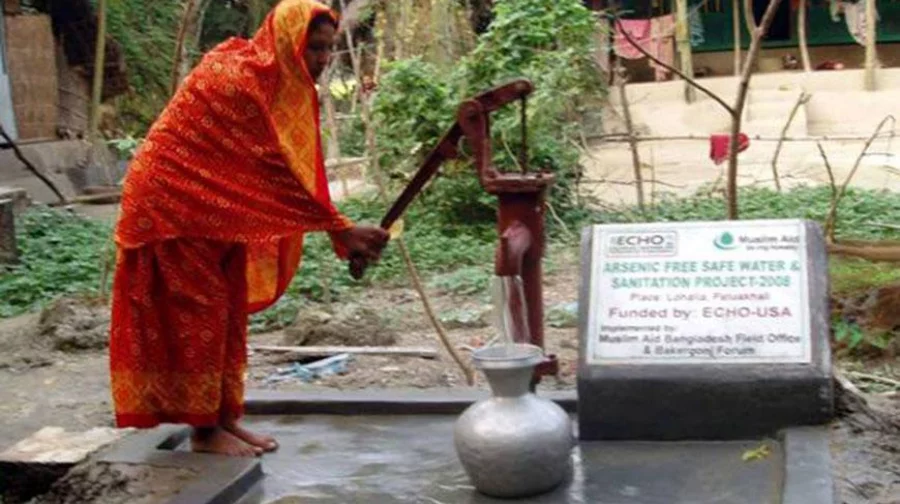 A rural woman seen taking water from a arsenic-free tube-well Commons
