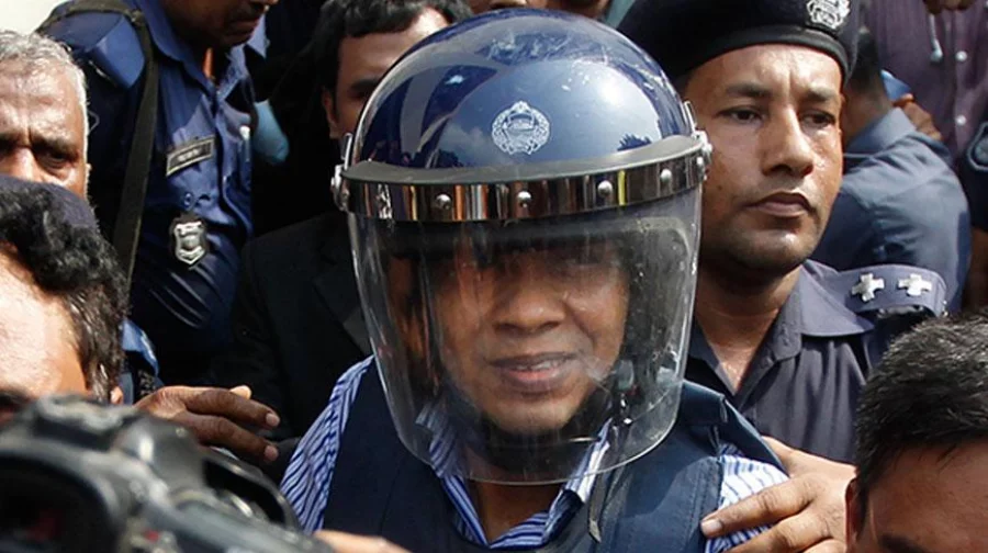 File Photo: Police escort ex-RAB officers Lt Col Tarek Syed Mohammad to the Narayanganj district court on August 2, 2017 Mahmud Hossain Opu