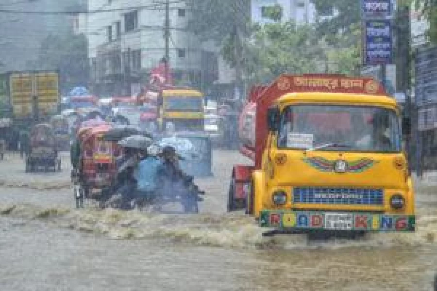 Unlike other cities in the country, Chittagong is gifted with a natural drainage system, having a long network of canals, to drain out storm water to the rivers and the Bay of Bengal. But a lack of maintenance of the canals has clogged them, causing the unwarranted urban flooding | Rabin Chowdhury/Dhaka Tribune
