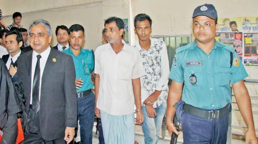 Police escort two suspected killers (second and third from right) of Mahmuda Khanam Mitu to a Chittagong court for remand hearing