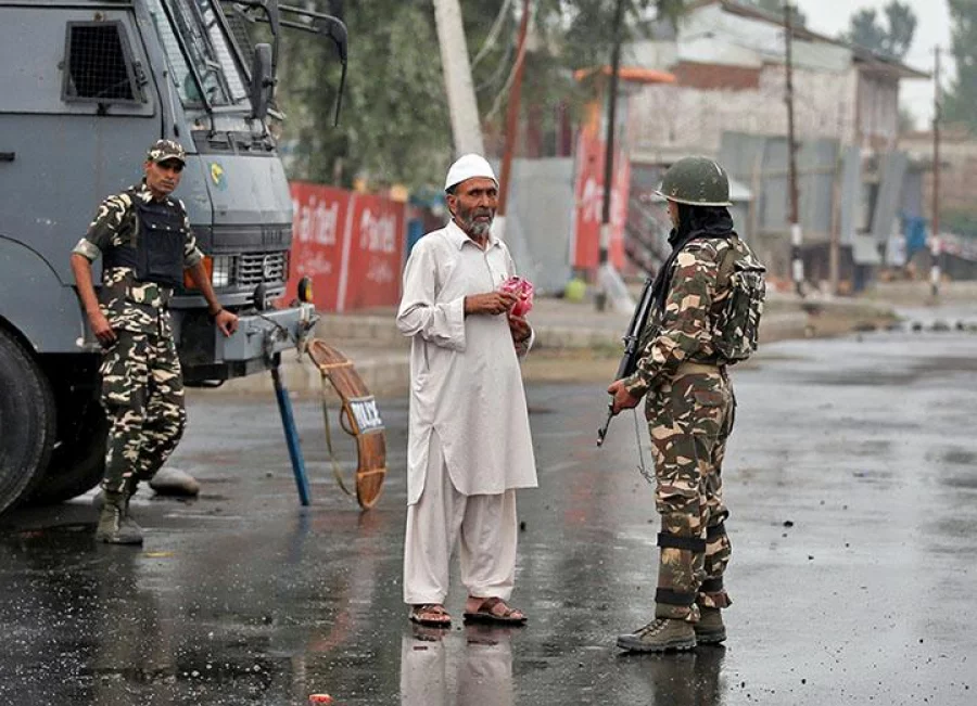 A man shows medicine to an Indian policeman after he was stopped by the police during a curfew in Srinagar July 15, 2016. [REUTERS/Danish Ismail]