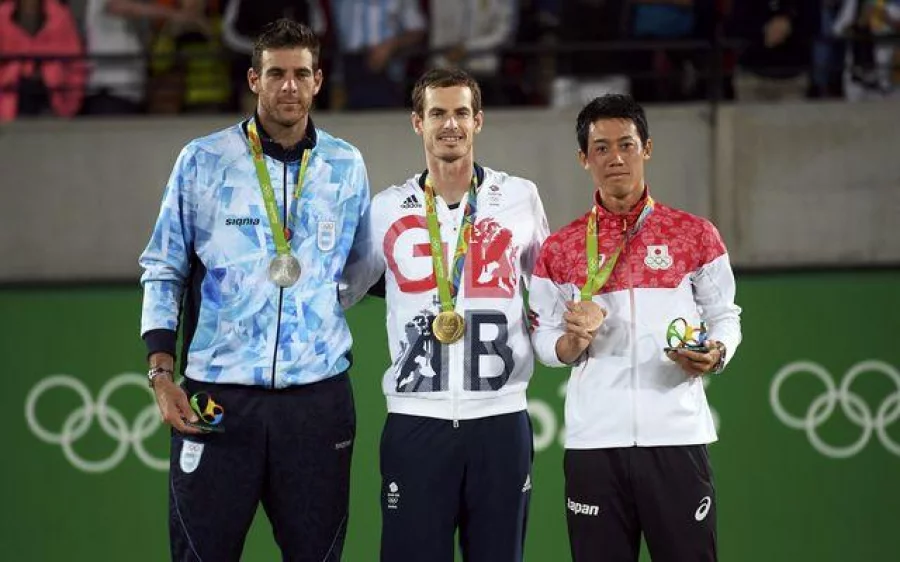 2016 Rio Olympics - Tennis - Victory Ceremony - Men's Singles Victory Ceremony - Olympic Tennis Centre - Rio de Janeiro, Brazil - 14/08/2016. Gold medalist Andy Murray (GBR) of Britain, silver medalist Juan Martin Del Potro (ARG) of Argentina, and bronze medalist Kei Nishikori (JPN) of Japan pose with their medals. REUTERS/Toby Melville FOR EDITORIAL USE ONLY. NOT FOR SALE FOR MARKETING OR ADVERTISING CAMPAIGNS.