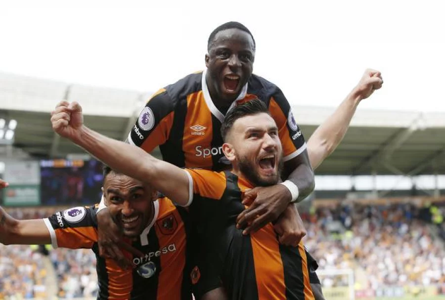 Britain Football Soccer - Hull City v Leicester City - Premier League - The Kingston Communications Stadium - 13/8/16 Hull City's Robert Snodgrass celebrates scoring their second goal  Action Images via Reuters / Craig Brough Livepic EDITORIAL USE ONLY. No use with unauthorized audio, video, data, fixture lists, club/league logos or "live" services. Online in-match use limited to 45 images, no video emulation. No use in betting, games or single club/league/player publications.  Please contact your account representative for further details.