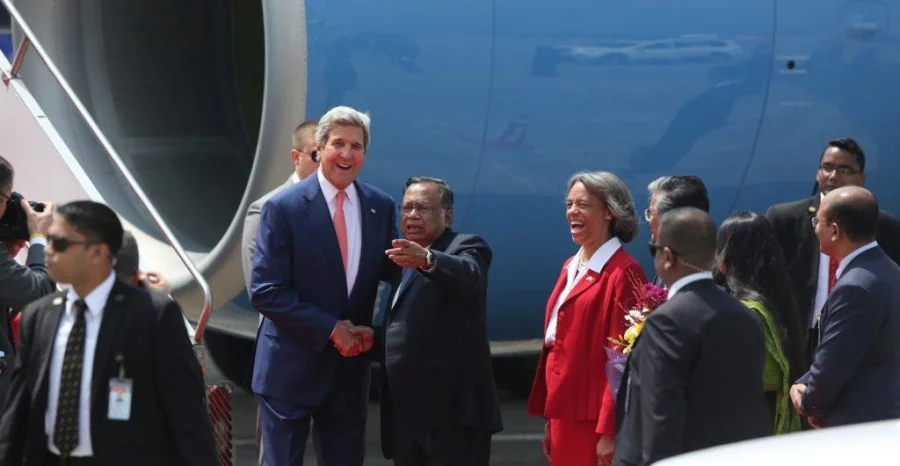 Bangladesh Foreign Minister AH Mahmood Ali and his US counterpart John Kerry pose for official photo op at the Shahjala International Airport in Dhaka on August 29, 2016. US Ambassador to Bangladesh Marcia Bernicat was also present there Dhaka Tribune/Syed Zakir Hossain