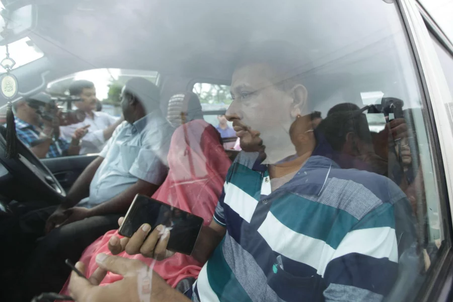 Family of war criminal Mir Quasem arrive at Kashimpur Jail for a last visit Dhaka Tribune