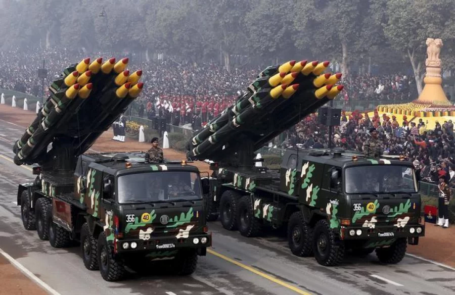 Indian army officers stand on vehicles displaying missiles during the Republic Day parade in New Delhi, India, January 26, 2016. REUTERS