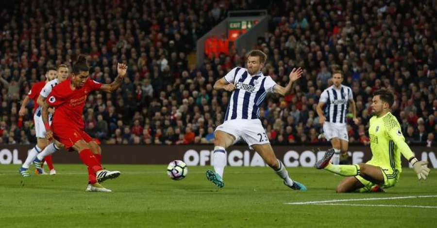 Britain Soccer Football - Liverpool v West Bromwich Albion - Premier League - Anfield - 22/10/16 Liverpool's Roberto Firmino shoots at goal Reuters / Phil Noble Livepic EDITORIAL USE ONLY. No use with unauthorized audio, video, data, fixture lists, club/league logos or "live" services. Online in-match use limited to 45 images, no video emulation. No use in betting, games or single club/league/player publications.  Please contact your account representative for further details.