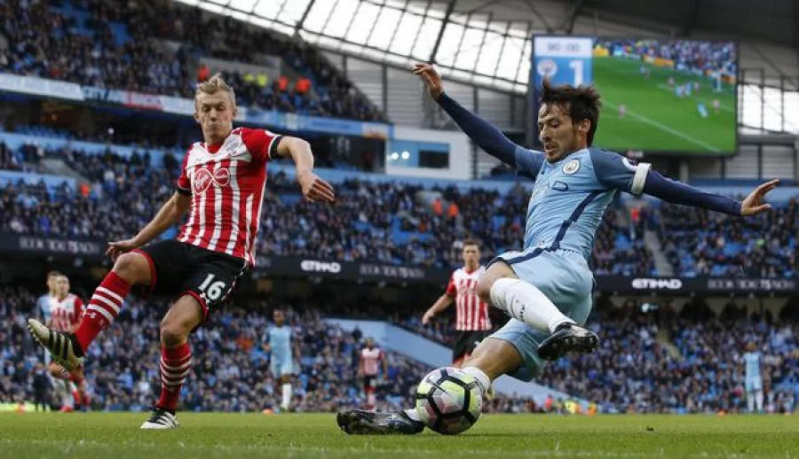 Britain Soccer Football - Manchester City v Southampton - Premier League - Etihad Stadium - 23/10/16 Manchester City's David Silva in action with Southampton's James Ward-Prowse Action Images via Reuters / Craig Brough Livepic EDITORIAL USE ONLY. No use with unauthorized audio, video, data, fixture lists, club/league logos or "live" services. Online in-match use limited to 45 images, no video emulation. No use in betting, games or single club/league/player publications. Please contact your account representative for further details.