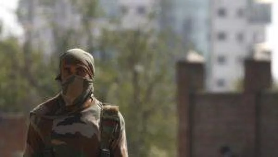 soldier guard in Kashmir