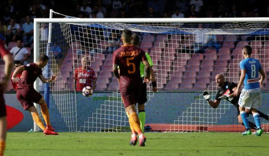 Football - Soccer - Napoli v AS Roma - Italian Serie A - San Paolo Stadium, Naples, Italy - 15/10/2016. AS Roma's Edin Dzeko (L) shoots to score. REUTERS/Max Rossi