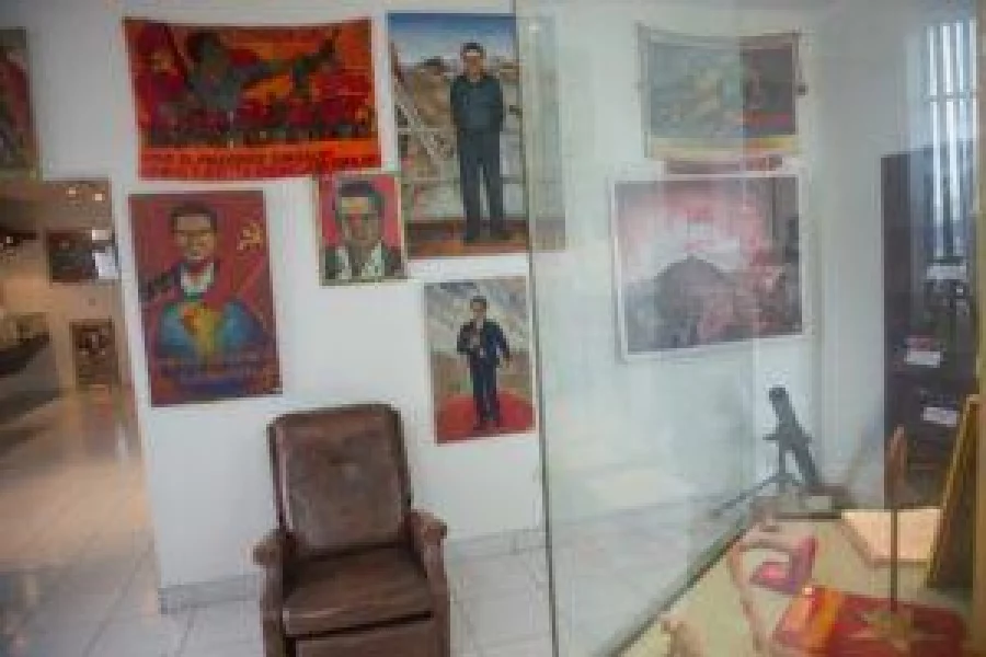 Personal belongings of the leader of the terrorist group Sendero Luminoso (Shining Path), Abimael Guzman, and other stuff related to the group, are displayed in a small museum at the anti-terrorist direction Dircote dedicated to Guzman and his guerrilla, in Lima, on October 27, 2016. A modest police museum keeps hundreds of personal belongings of the historical leader of the Maoist group Sendero Luminoso, Abimael Guzman, to show the threat posed by this fundamentalist guerrilla to Peru. / AFP PHOTO / Ernesto BENAVIDES