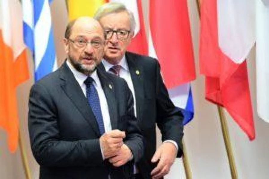 European Parliament President Martin Schulz, left, arrives with European Commission President Jean-Claude Juncker to greet Ukraine's President President Petro Poroshenko at the start of the 18th EU-Ukraine summit at the European Commission in Brussels on November 24, 2016.AFP PHOTO/Emmanuel Dunand Schulz announced that he will step down from his office and return to national politics in elections next year. / AFP PHOTO / EMMANUEL DUNAND