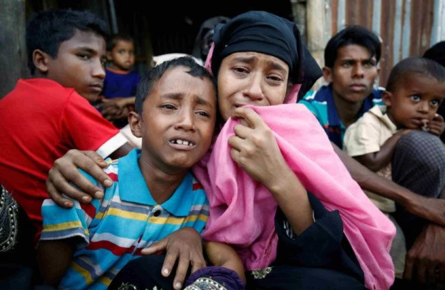 A Rohingya Muslim woman and her son cry after being caught by Border Guard Bangladesh (BGB) while illegally crossing at a border check point in Cox’s Bazar , Bangladesh, November 21, 2016 REUTERS