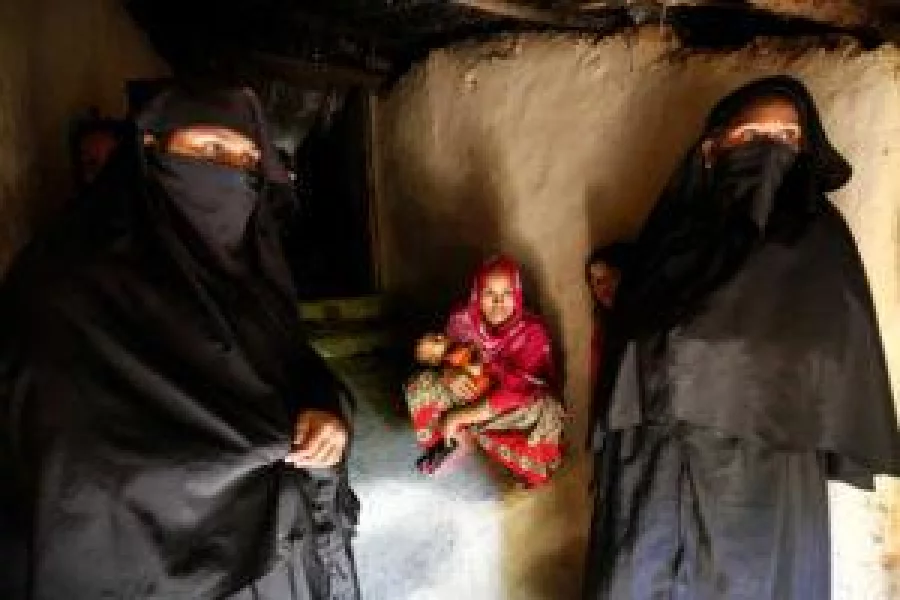 Rohingya Muslim women look outside as many new refugees arrive near the Kutupalang Refugee Camp in Cox’s Bazar, Bangladesh, November 21, 2016. REUTERS/