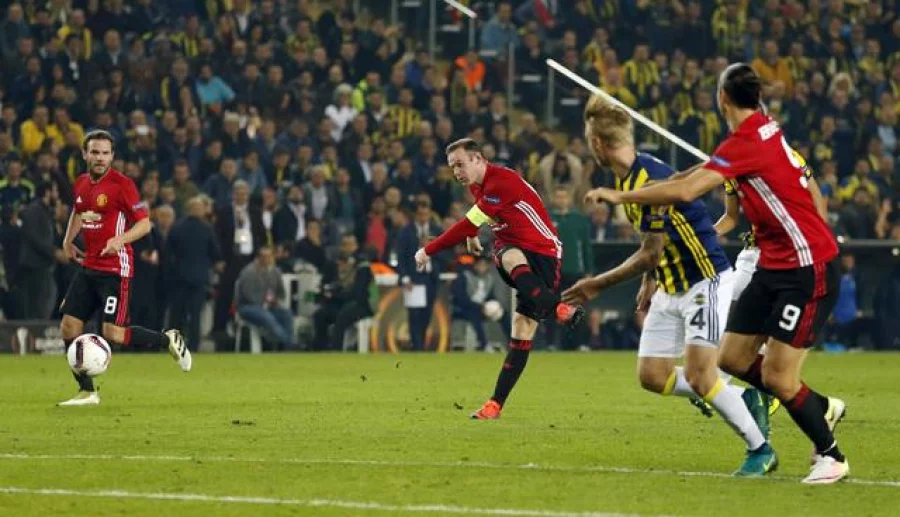 Football Soccer - Fenerbahce SK v Manchester United - UEFA Europa League Group Stage - Group A - SK Sukru Saracoglu Stadium, Istanbul, Turkey - 3/11/16 Manchester United's Wayne Rooney scores their first goal  Action Images via Reuters / Andrew Boyers Livepic EDITORIAL USE ONLY.