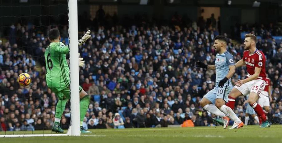 Britain Football Soccer - Manchester City v - Premier League - Etihad Stadium - 5/11/16 Manchester City's Sergio Aguero scores their first goal Action Images via Reuters / Carl Recine Livepic EDITORIAL USE ONLY. No use with unauthorized audio, video, data, fixture lists, club/league logos or "live" services. Online in-match use limited to 45 images, no video emulation. No use in betting, games or single club/league/player publications.  Please contact your account representative for further details.