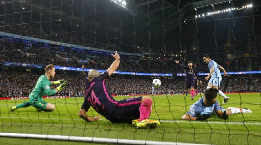 Britain Football Soccer - Manchester City v FC Barcelona - UEFA Champions League Group Stage - Group C - Etihad Stadium, Manchester, England - 1/11/16 Manchester City's Ilkay Gundogan scores their third goal Reuters / Darren Staples Livepic EDITORIAL USE ONLY.
