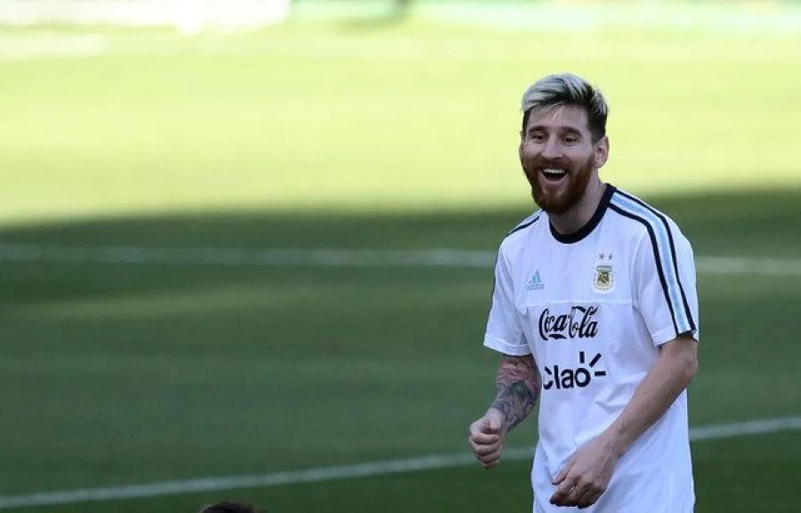 Football Soccer - Argentina's national team training - World Cup 2018 Qualifiers - Cidade do Galo training center, Vespasiano, Brazil - 8/11/16 - Argentina's player Messi attends a training session.  REUTERS/Cristiane Mattos  FOR EDITORIAL USE ONLY. NO RESALES. NO ARCHIVES