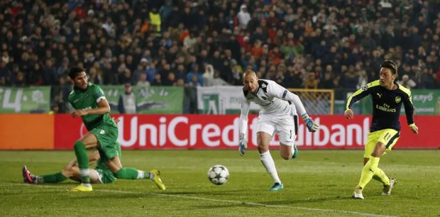 Football Soccer - v Arsenal - UEFA Champions League Group Stage - Group A - Vasil Levski National Stadium, Sofia, Bulgaria - 1/11/16 Arsenal's Mesut Ozil scores their third goal Action Images via Reuters / Paul Childs Livepic EDITORIAL USE ONLY.