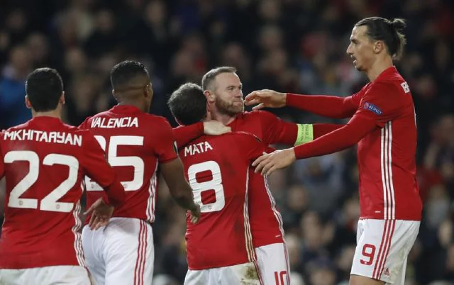 Britain Football Soccer - Manchester United v Feyenoord - UEFA Europa League Group Stage - Group A - Old Trafford, Manchester, England - 24/11/16 Manchester United's Juan Mata celebrates scoring their second goal with Wayne Rooney, Zlatan Ibrahimovic and teammates Action Images via Reuters / Carl Recine Livepic EDITORIAL USE ONLY.