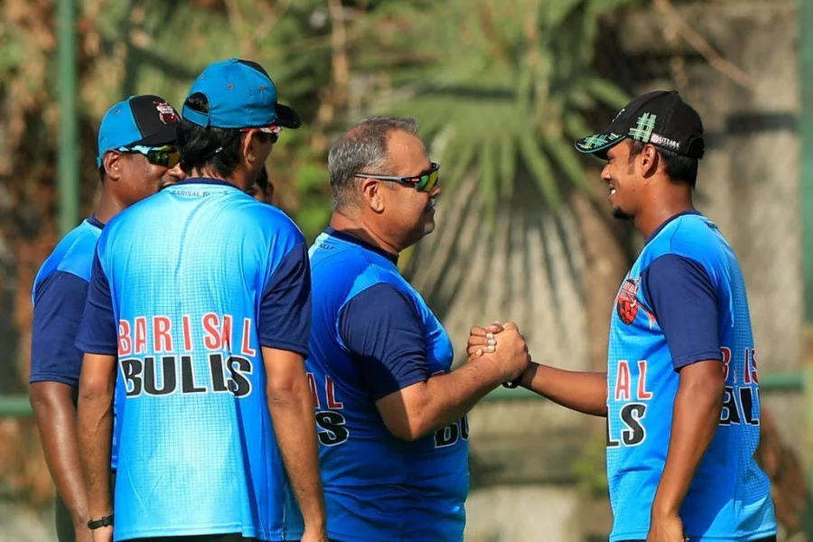 Chittagong Vikings set 167 runs target for Rangpur Riders