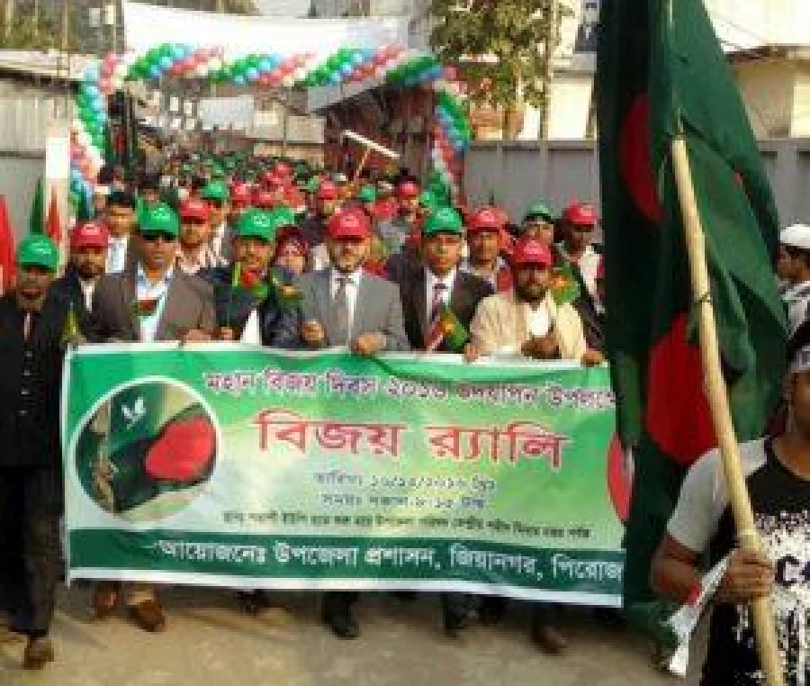Masood Sayedee leads a Victory Day procession at Zianagar, Pirojpur