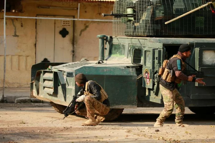 Iraqi rapid response forces take their position during battle with Islamic State militants in the Mithaq district of eastern Mosul, Iraq, January 4, 2017. REUTERS/Thaier Al-Sudani