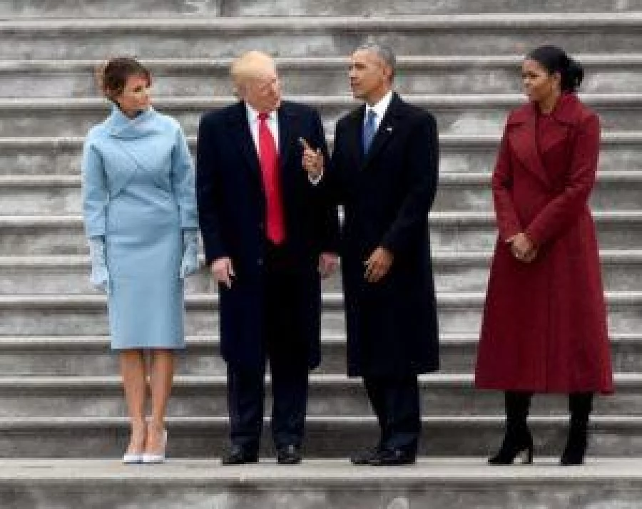 Left to right, US First Lady Melania Trump, President Donald Trump, former Presisdent Barack Obama and Michelle Obama stand on the steps on the East side of US Capitol after inauguration ceremonies on January 20, 2017 in Washington, DC. / AFP PHOTO / Robyn BECK