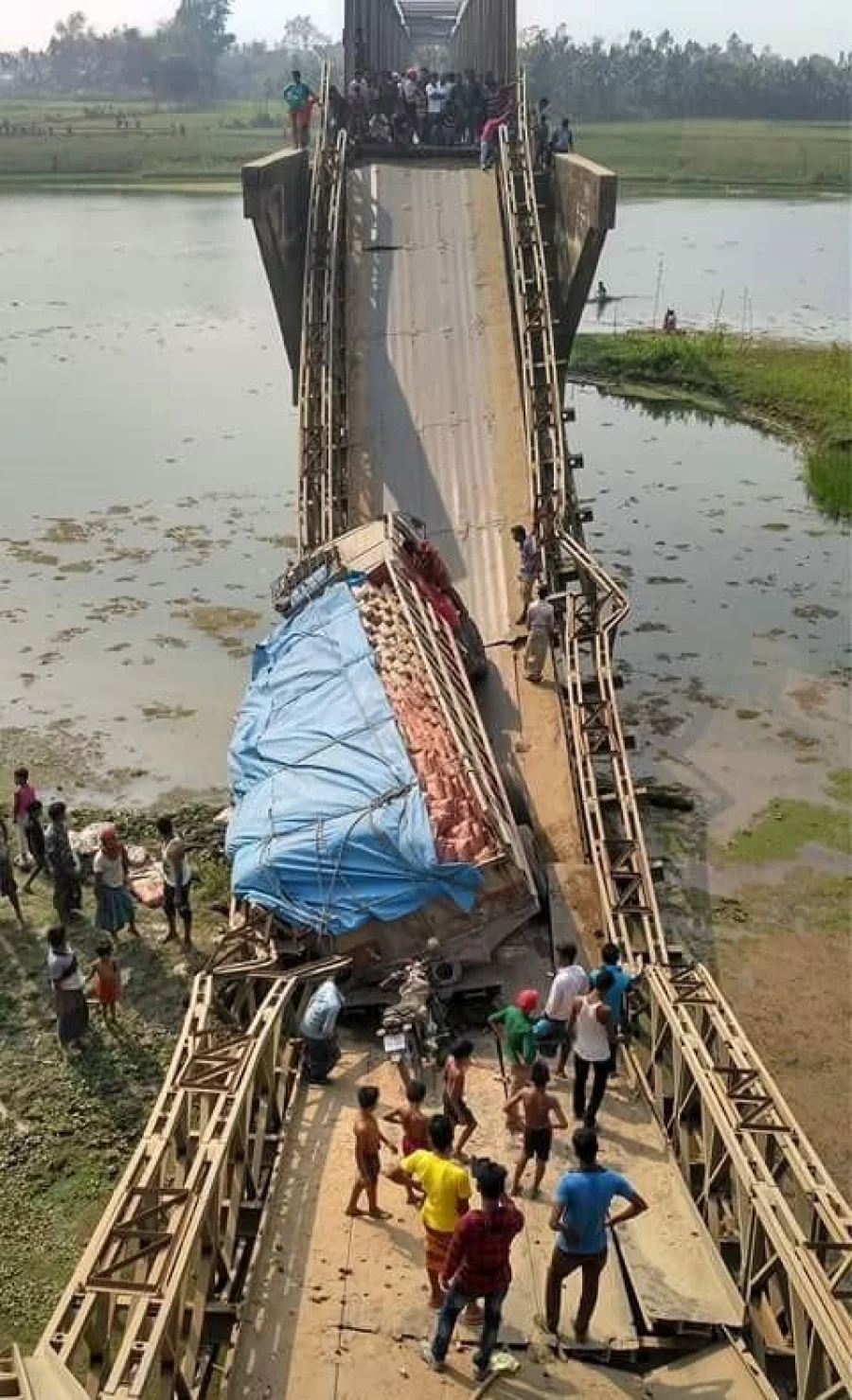 Locals rushed to the spot after the bridge collapsed with a cement-laden truck Sunday Dhaka Tribune