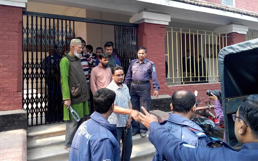 Police escort one of the suspects in the murder trial to court on Sunday Dhaka Tribune