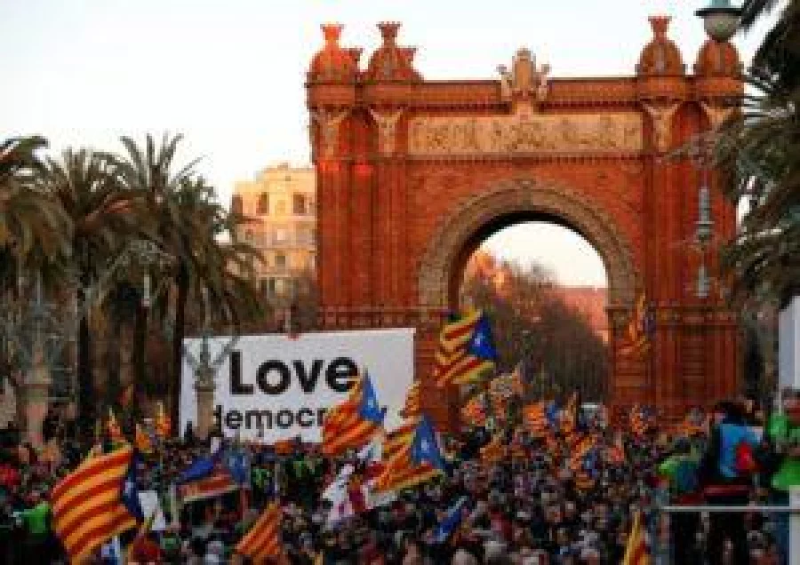 A crowd of people wait for former Catalan President Artur Mas to arrive to court in Barcelona, Spain, February 6, 2017. REUTERS/Albert Gea