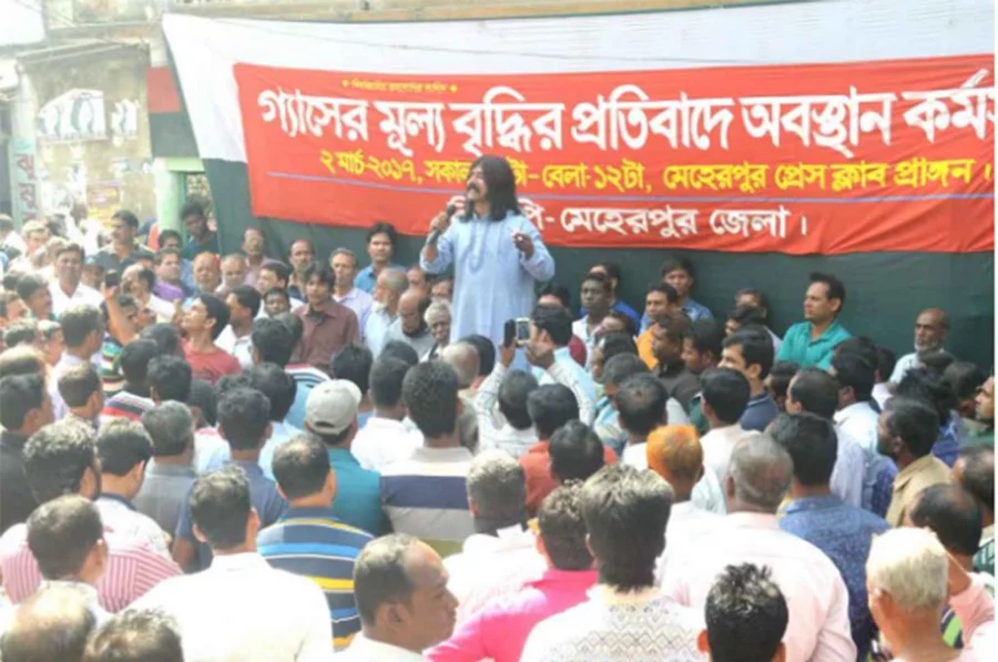 The protests were largely peaceful, as demonstrated by these protesters at Meherpur Dhaka Tribune