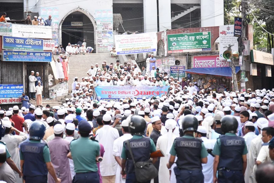 Islamist pressure group Hefazat-e-Islam's Chittagong faction orgainsed a rally after Jum'ma prayers at the city's Andarkilla Shahi Mosque square on Friday; March 10, 2017 to press home their demand of removing "Themis," the idol of justice, from in front of Bangladesh Supreme Court premises in Dhaka Rabin Chowdhury/Dhaka Tribune