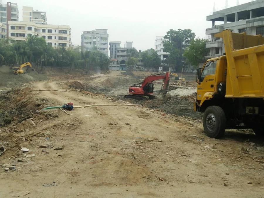 Development work underway at a portion of Banani Lake near Amtoli 