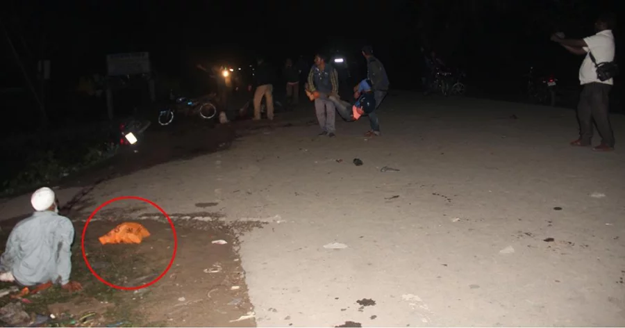 The red-circled bag in the picture had the "time-bomb" inside, which exploded on Saturday; March 25, 2017 midnight. A previous explosion at the same spot, also nearby a militant den which was under siege by the members of law enforcement agency since Friday; March 24, 2017, killed at least 4 people Dhaka Tribune