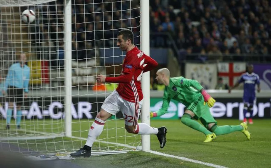 Football Soccer - RSC Anderlecht v Manchester United - UEFA Europa League Quarter Final First Leg - Constant Vanden Stock Stadium, Brussells, Belgium - 13/4/17 Manchester United's Henrikh Mkhitaryan scores their first goal Action Images via Reuters / Andrew Couldridge Livepic