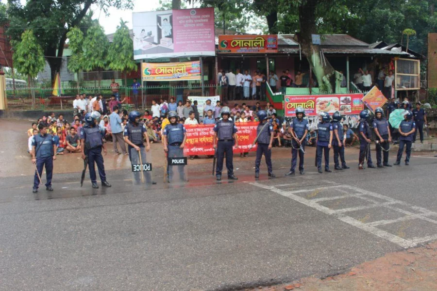 Members of UPDF-backed Pahari Chhatra Parishad observe a sit-in programme in front of the deputy commissioner's office in Rangamati Tuesday DHAKA TRIBUNE