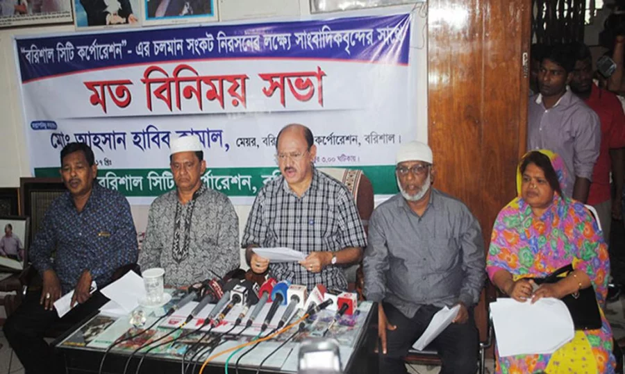 Barisal city Mayor Ahsan Habib Kamal addresses a press briefing after the city corporation employees withdraw their strike Anisur Rahman Swapan/Dhaka Tribune